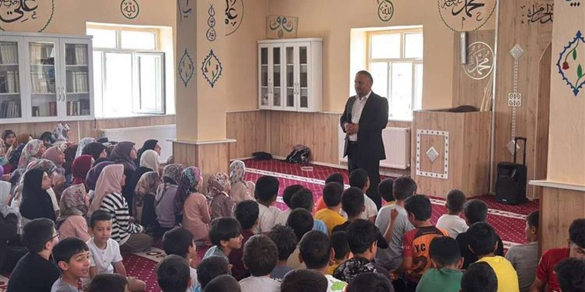 Hakkari Müftüsü Hüseyin Okuş Yaz Kur'an Kursu Öğrencilerini Ziyaret Etti