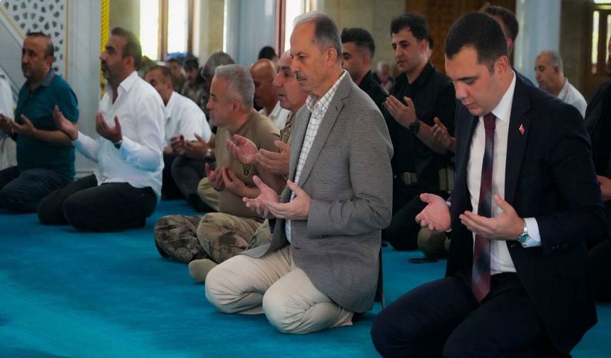 Hakkari'de 15 Temmuz Şehitleri Ulu Cami'de Düzenlenen Mevlid Programıyla Anıldı