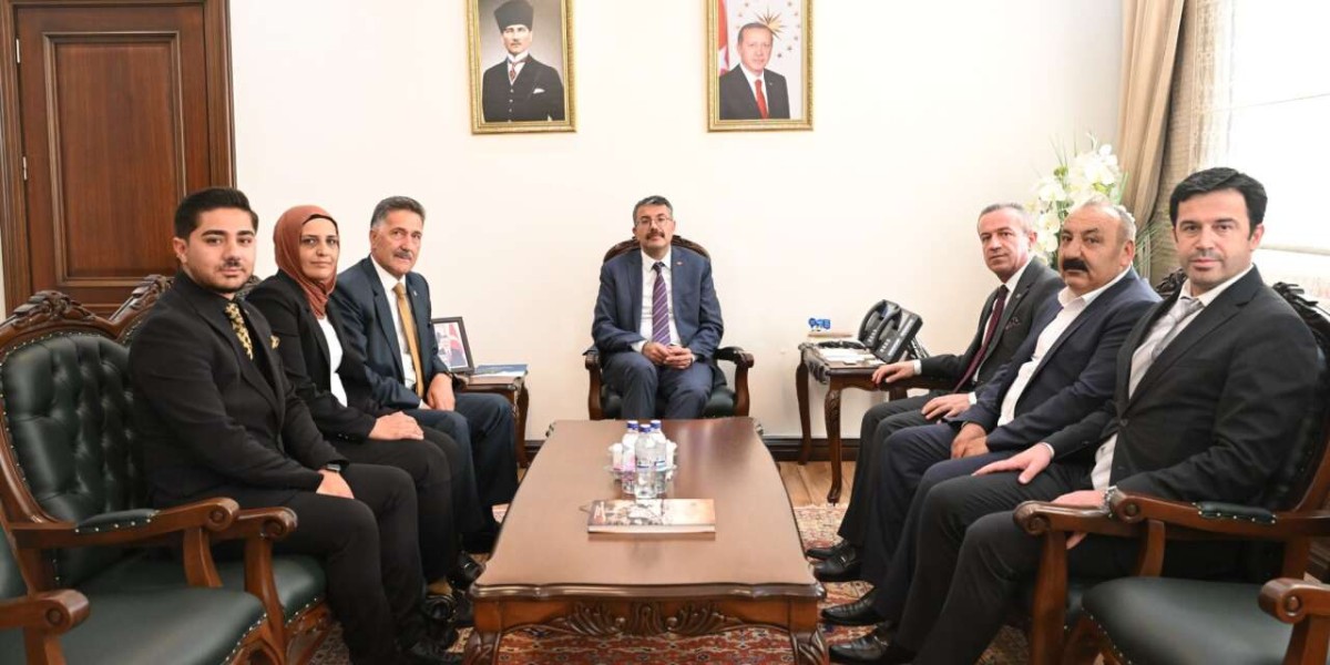 AK Parti Hakkari İl Başkanı Zeydin Kaya'dan Bakan Yardımcısı Ali Çelik'e Ziyaret
