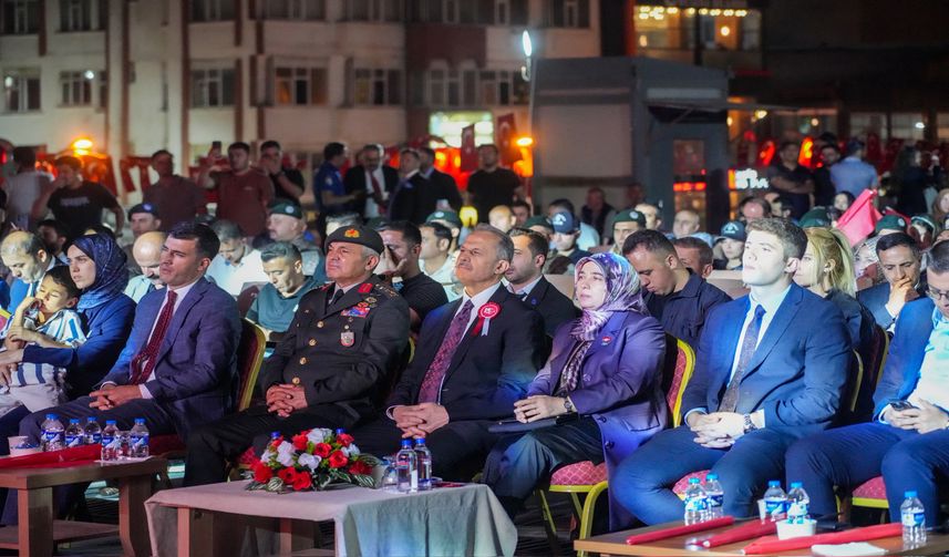 Hakkari'de 15 Temmuz'un 10. Yılı Birlik ve Beraberlik Mesajlarıyla Anıldı
