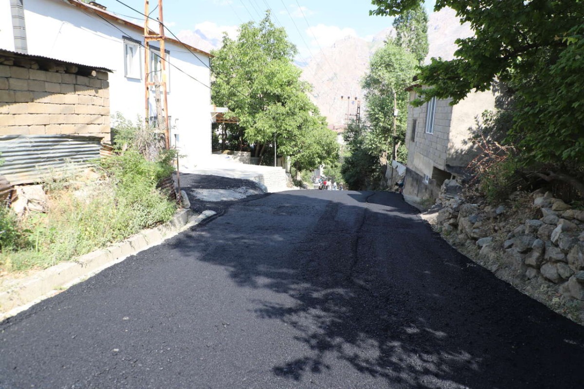 Hakkari Bağlar Mahallesi'nde Beklenen Sıcak Asfalt Çalışmaları Başladı