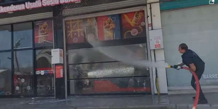 Hakkari Belediyesi'nden Hafta Sonu Kent Merkezinde Kapsamlı Temizlik Çalışması