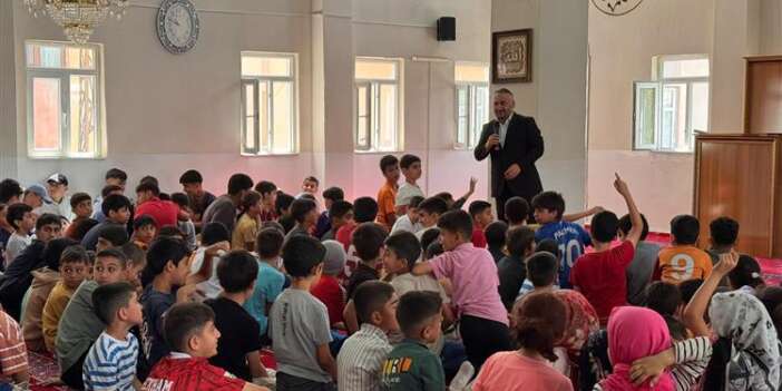 Hakkari'de Yaz Kur'an Kursu Öğrencilerine Hz. Peygamber'in Aile Hayatı Anlatıldı