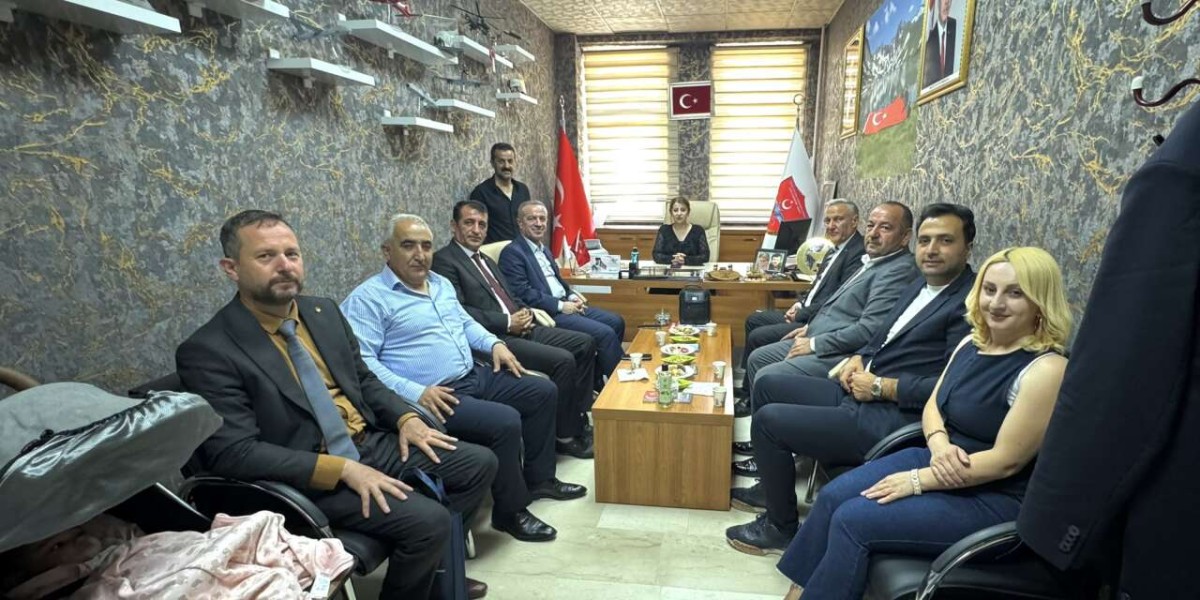 AK Parti Hakkari İl Başkanı Zeydin Kaya’dan Şehit Aileleri ve Gaziler Derneği’ne Ziyaret