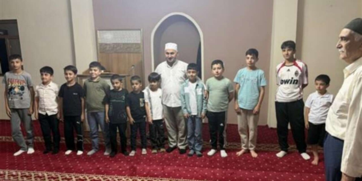 Hakkari İl Müftüsü Hüseyin Okuş, Yaz Kur’an Kursu Öğrencileriyle Sabah Namazında Buluştu