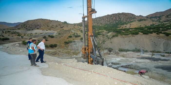 Hakkari’de heyelan bölgesine 178 metrelik köprü: Kış öncesi tamamlanması planlanıyor
