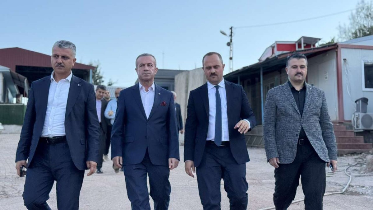 AK Parti Hakkari Teşkilatından Çukurca Çıkarması: Esnaf, Kadınlar ve Şehit Aileleriyle Buluştular