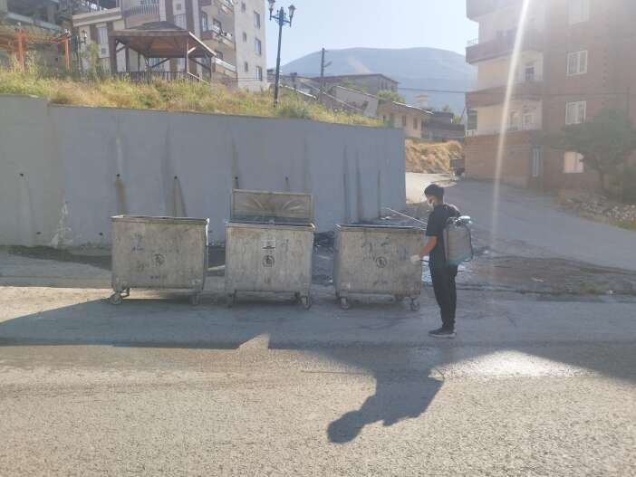 Hakkari Belediyesi'nden Sinek ve Sivrisineğe Karşı İlaçlama Seferberliği