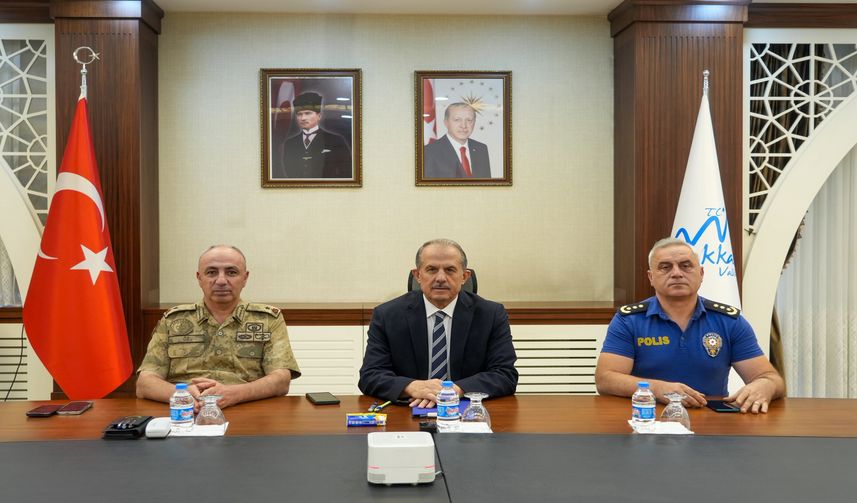 Hakkari Valisi İbrahim Taşyapan Güvenlik Toplantısına VKS ile Katıldı