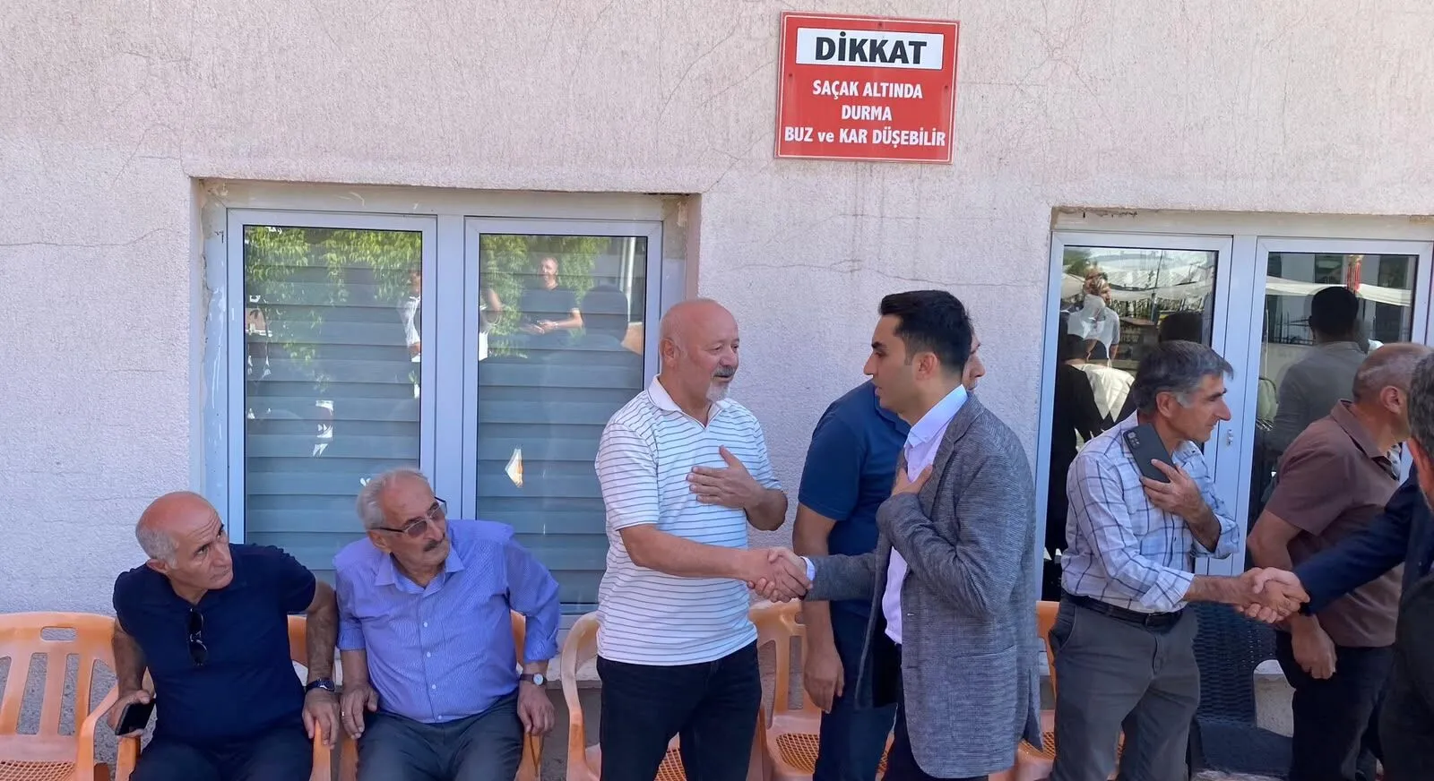 DEM Parti Hakkari Heyetinden Hastalara Ziyaret: Geçmiş Olsun Dileklerini İlettiler