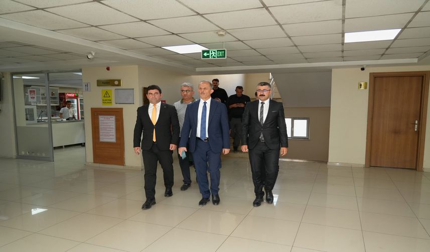 Vali Taşyapan’dan eğitim mesaisi: Yeni eğitim yılı hazırlıklarını değerlendirdi