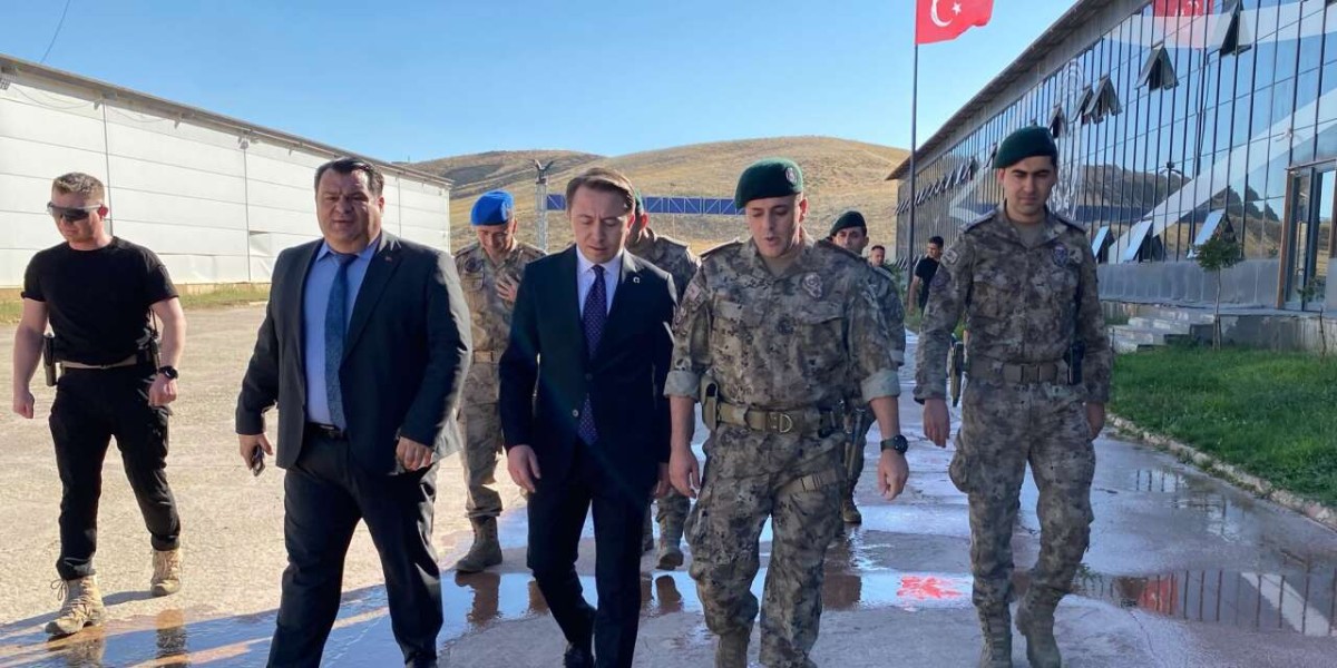 Yüksekova Kaymakamı Volkan Hülür’den Özel Harekat Şube Müdürlüğüne Ziyaret