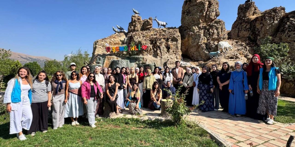 Üç ilden gelen gençler Şemdinli’yi keşfetti: Tarihi ve kültürel değerleri gezdiler