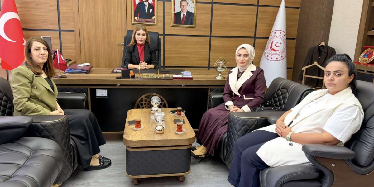 AK Parti Hakkari Kadın Kolları Başkanı Güneş Hayva’dan Sevgül Bilgiç’e Ziyaret