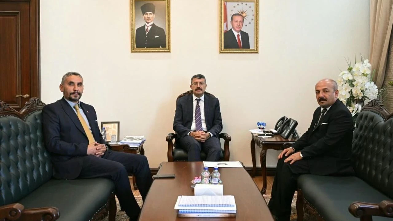 Hakkarili Muhtarlar Ankara’da Bakan Yardımcısı Ali Çelik’le Görüştü
