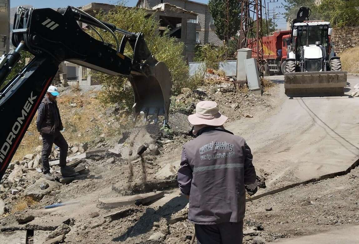 Hakkari’de Asfalt Seferberliği: Mir Kalesi ve Keklikpınar’da Çalışmalar Sürüyor