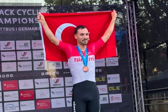 Ramazan Yılmaz Avrupa Pist Bisikleti Şampiyonası'nda Tarihi Bronz Madalya Kazandı