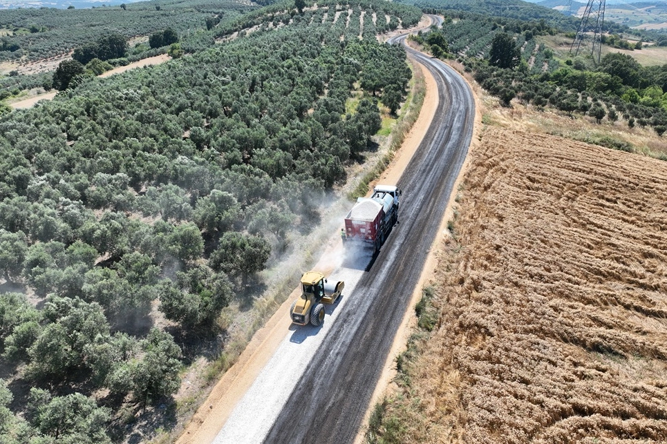 Bursa Büyükşehir Belediyesi Mudanya'da 8,8 Kilometrelik Yol Yenileme Çalışması Yürütüyor