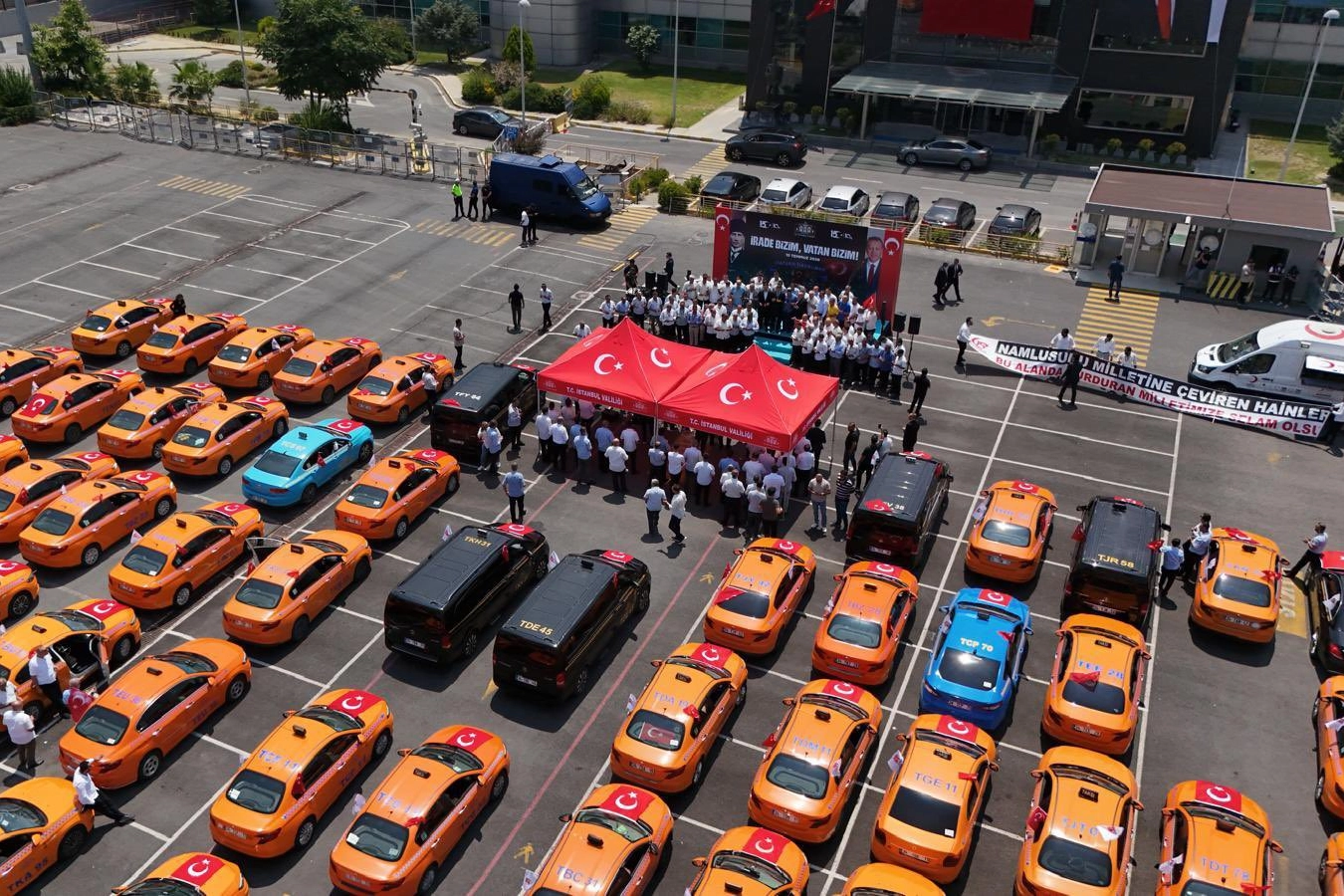 İstanbul'da 15 Temmuz'un 10. Yılında 253 Taksilik Demokrasi Konvoyu Düzenlendi