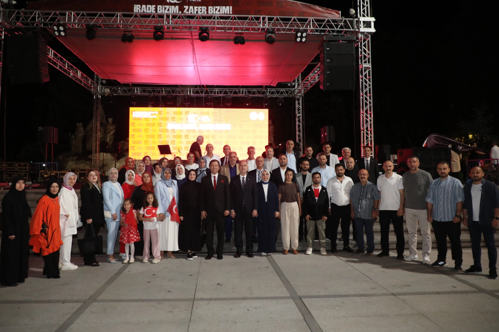 İnegöl'de 15 Temmuz'un 10. Yılı Dualar, Mehter ve Azerin Konseriyle Anıldı