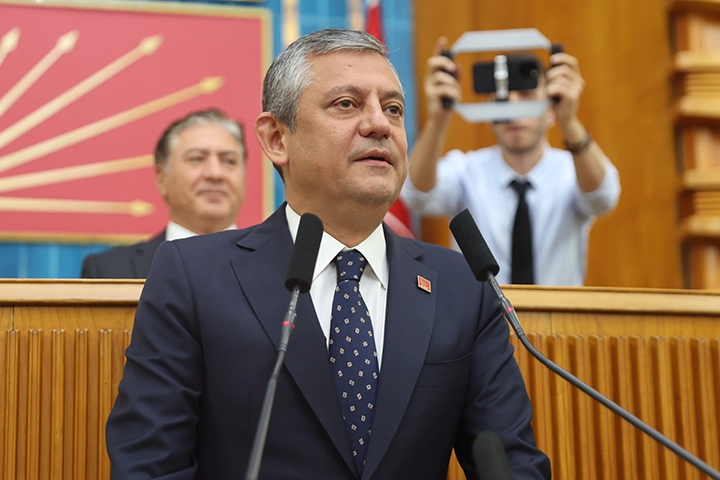 Özgür Özel: Milletvekillerimizle Yeni Bir Siyasi Parti Kuruyoruz