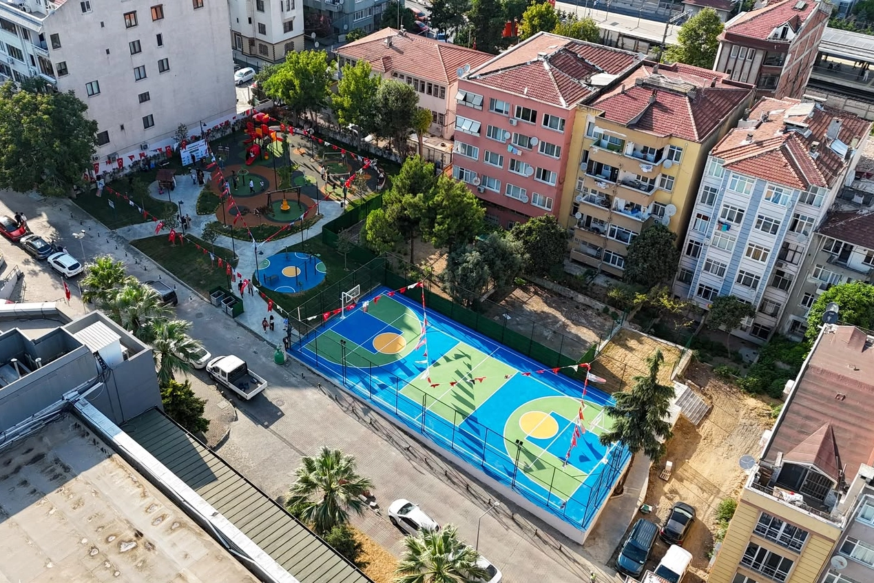 Bakırköy'de Yenilenen Yenimahalle Vefa Parkı Hizmete Açıldı