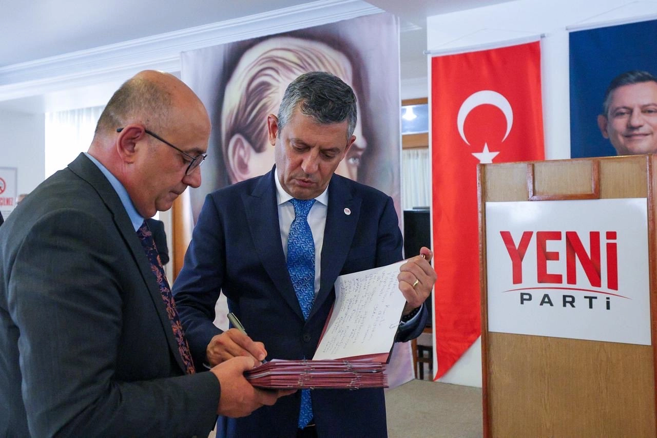 Özgür Özel YENİ Parti Genel Başkanı Seçildi, Yol Haritasını Açıkladı
