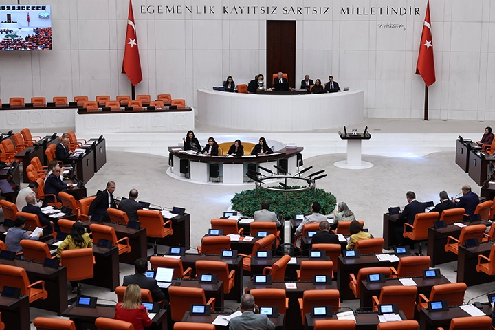 TBMM'de Emekli Aylığı Düzenlemesini İçeren Teklifin İlk 7 Maddesi Kabul Edildi