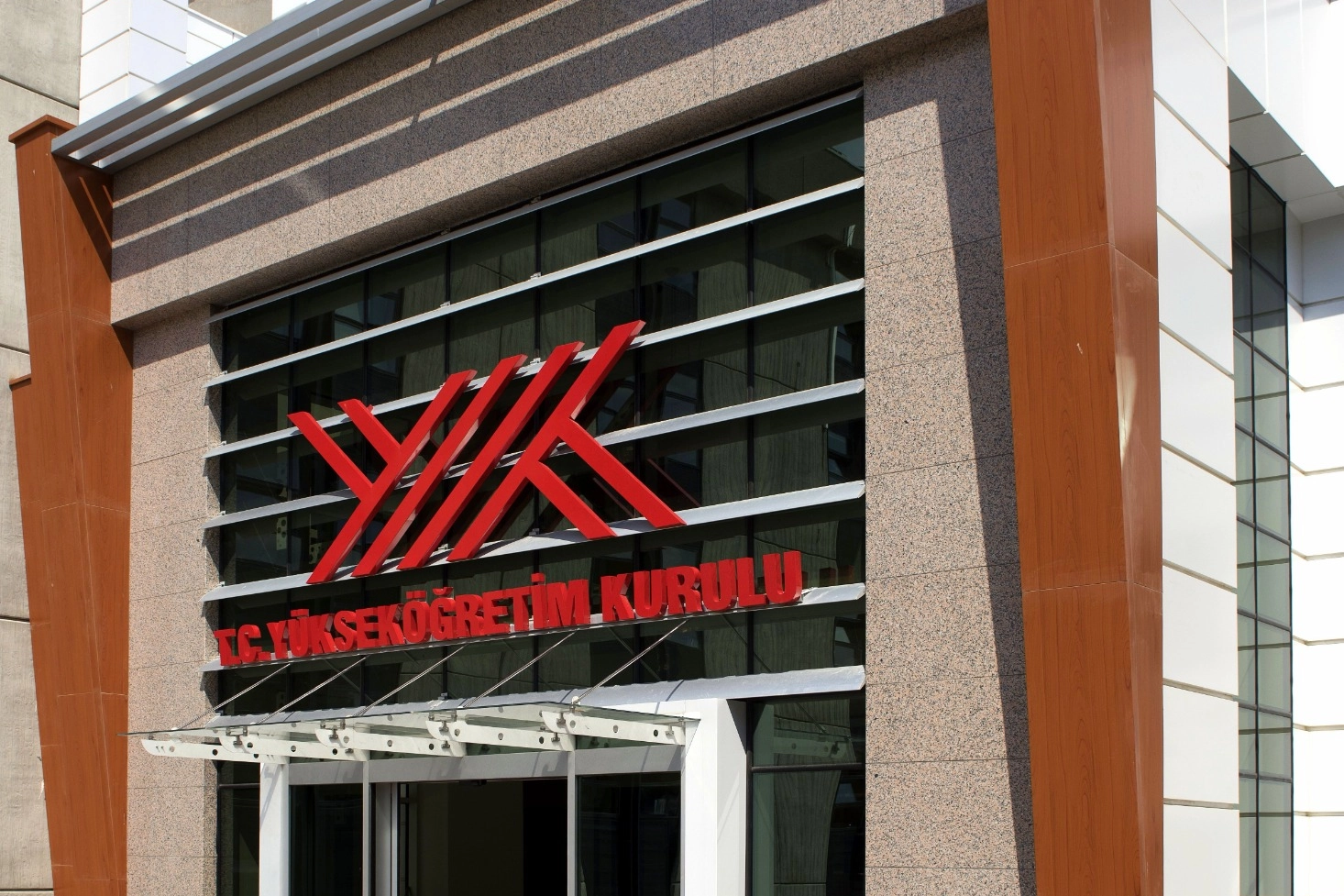 YÖK'ten Depremzede Üniversite Öğrencilerine Özel Öğrencilik Hakkı Kararı