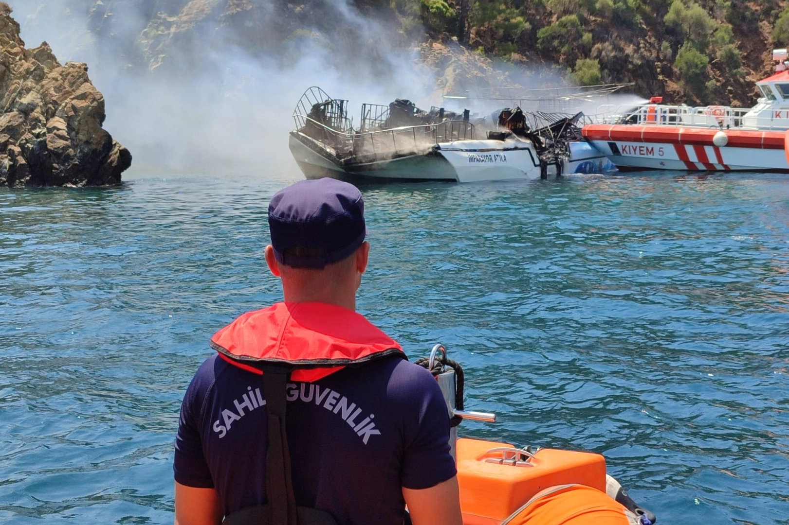 Fethiye Katrancı Koyu'nda Gezinti Teknesinde Yangın: 115 Kişi Tahliye Edildi