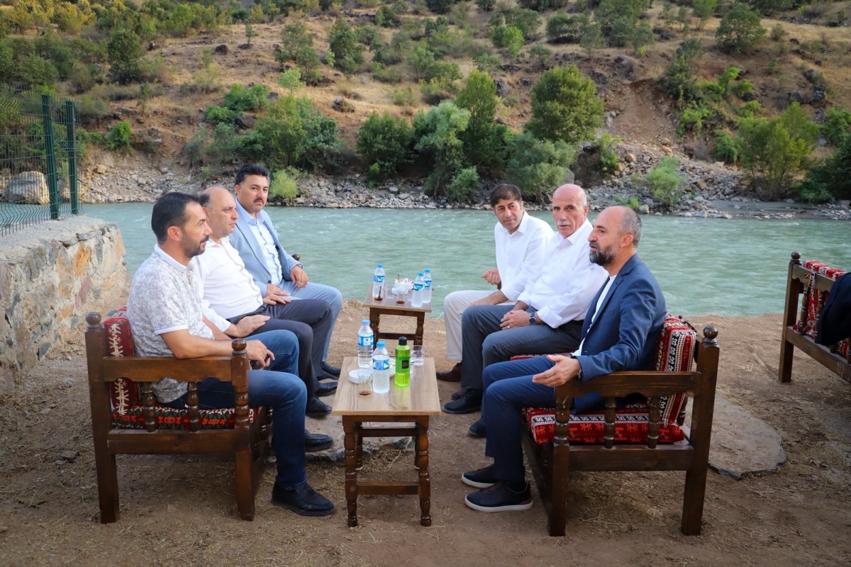 Çukurca’da Kurumlar Arası İş Birliği Buluşması: Başkan Nazmi Demir’den Ortak Proje Vurgusu
