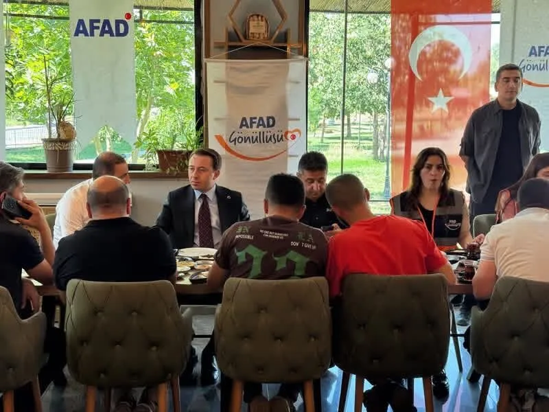 Yüksekova’da Destek AFAD Gönüllüleri Buluştu: Kimlik Kartları Takdim Edildi