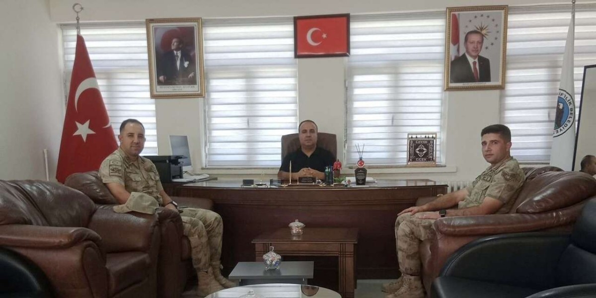 Büyükçiftlik Jandarma Karakol Komutanı Mehmet Karakaya’dan Başkan Çayan Çiçek’e Ziyaret
