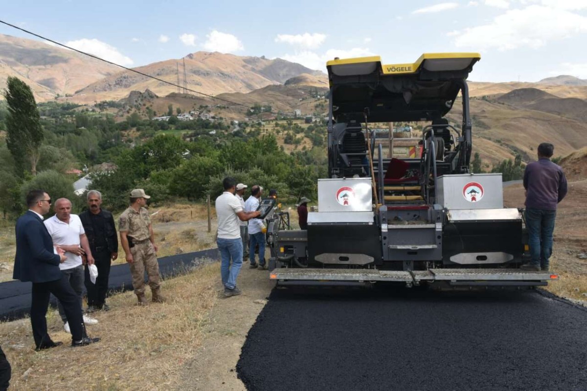 Hakkari Geçitli Köyünde 10 Kilometrelik BSK Asfalt Çalışması