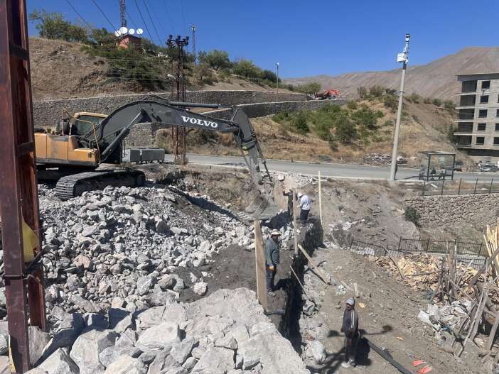 Hakkari’de Merzan Sanayi Kavşağı Genişletiliyor: Trafik Akışı Rahatlatılacak