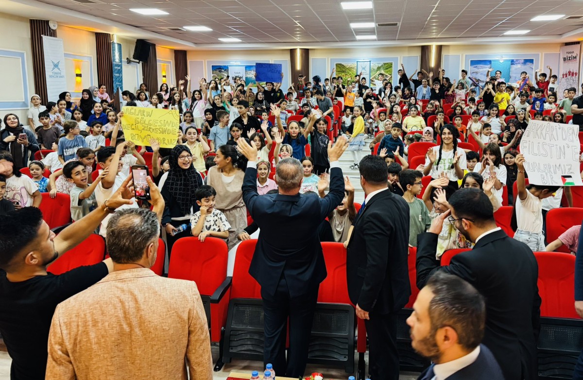 Zeydin Kaya TÜGVA Hakkari Yaz Okulu Kapanış Programına Katıldı