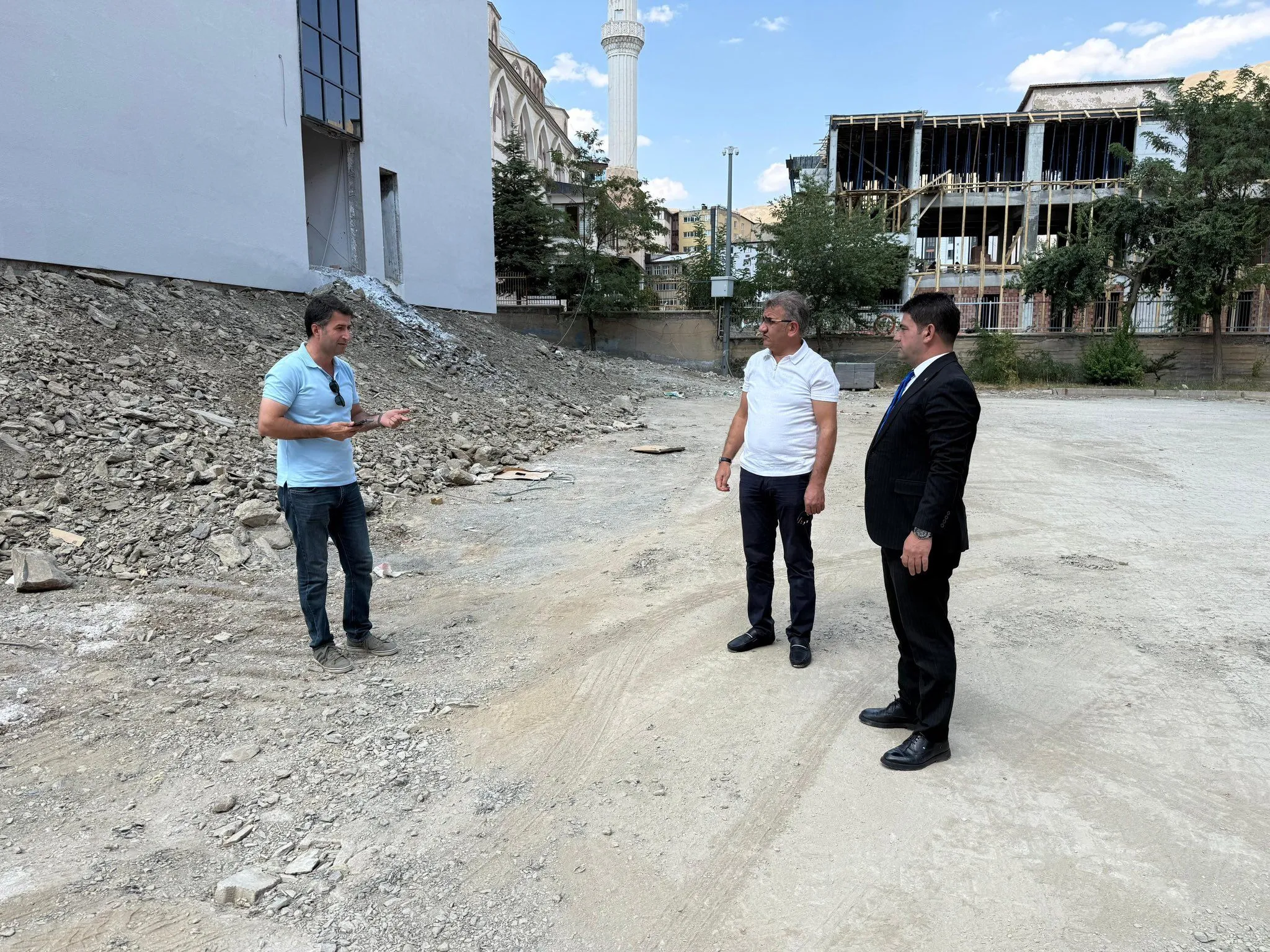 Hakkari’de Yeni Mesleki ve Teknik Anadolu Lisesi Binasında Çalışmalar Sürüyor